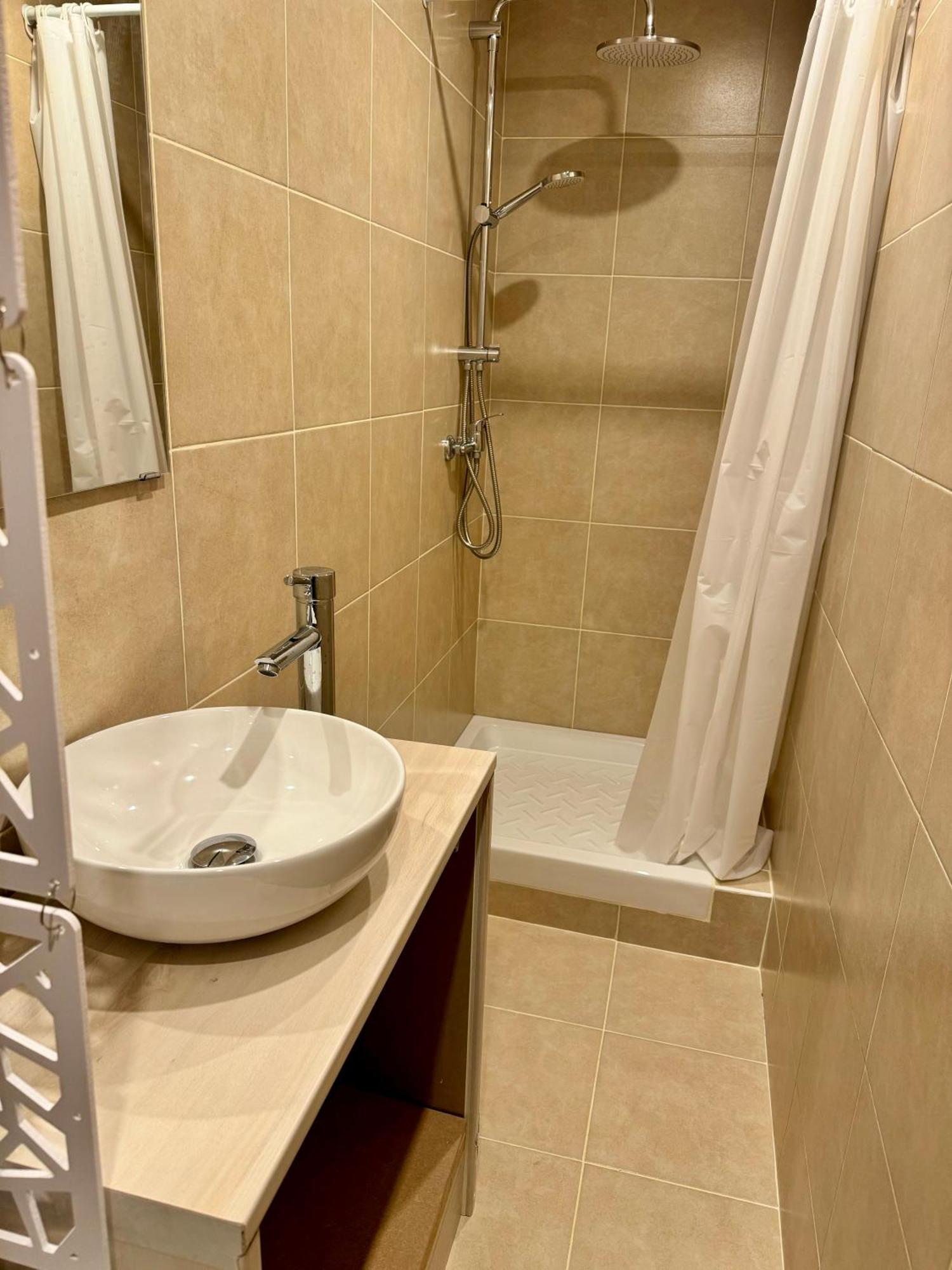 Appartement Lumineux Et Renove Pres De Montmartre "Amelie" Paris Exterior photo
